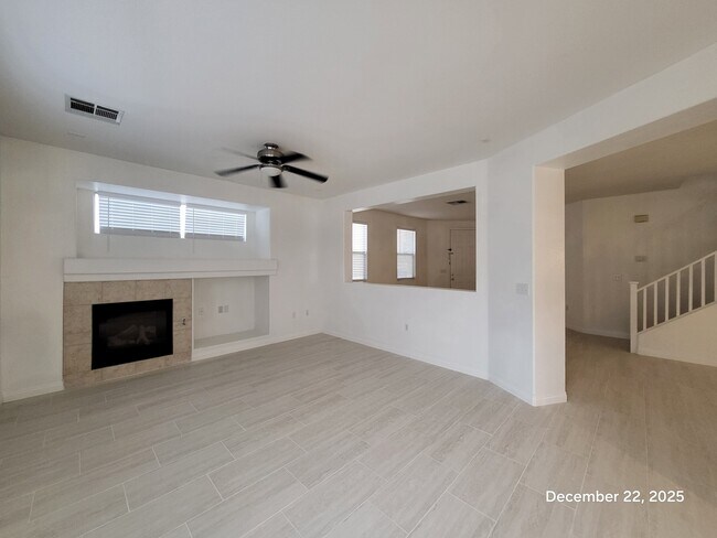 204 Hickory Heights Ave in Las Vegas, NV - Building Photo - Building Photo