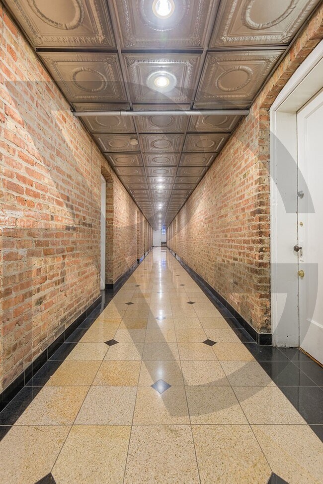 820 W Waveland Ave, Unit #816-04 in Chicago, IL - Building Photo - Building Photo