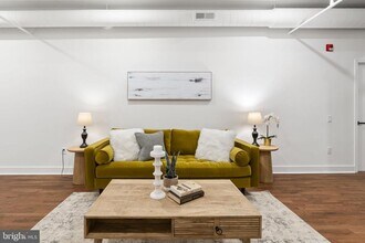 240 Hermitage St in Philadelphia, PA - Building Photo - Building Photo