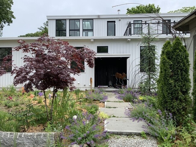 365 N Main St in Cohasset, MA - Building Photo - Building Photo