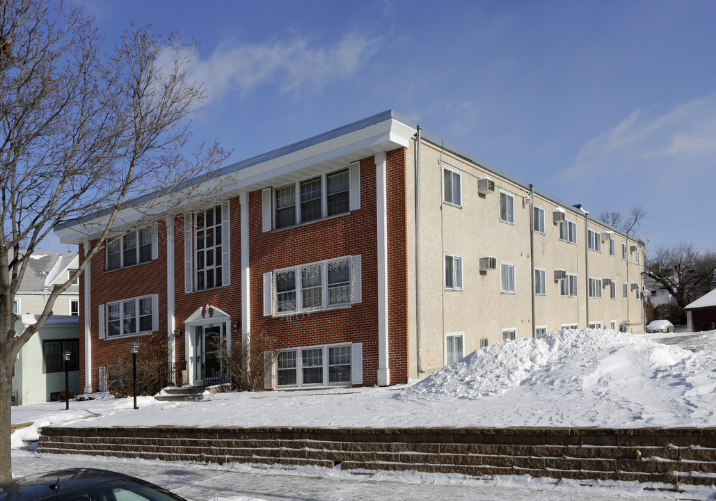 Pleasant Villa Apartments in Minneapolis, MN - Foto de edificio