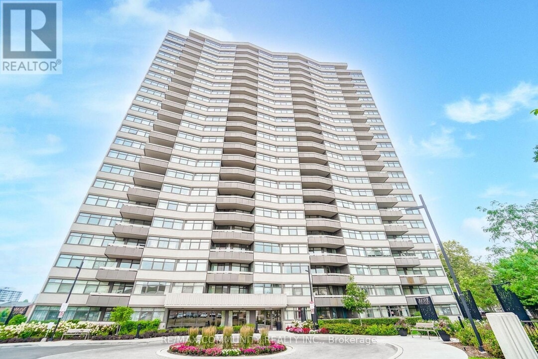 3131 Bridletowne Cir in Toronto, ON - Building Photo