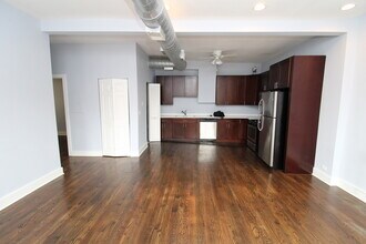 1034 N Ashland Ave in Chicago, IL - Building Photo - Building Photo