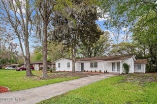1683 Morningside Dr in Middleburg, FL - Building Photo