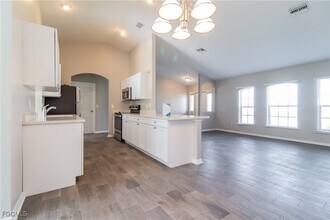 23 NE 9th Pl in Cape Coral, FL - Foto de edificio - Building Photo