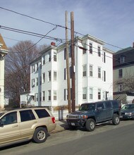 610 Bradford Ave in Fall River, MA - Foto de edificio - Building Photo