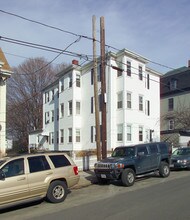 610 Bradford Ave in Fall River, MA - Foto de edificio - Building Photo