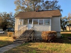 9 E St in Inman, SC - Building Photo
