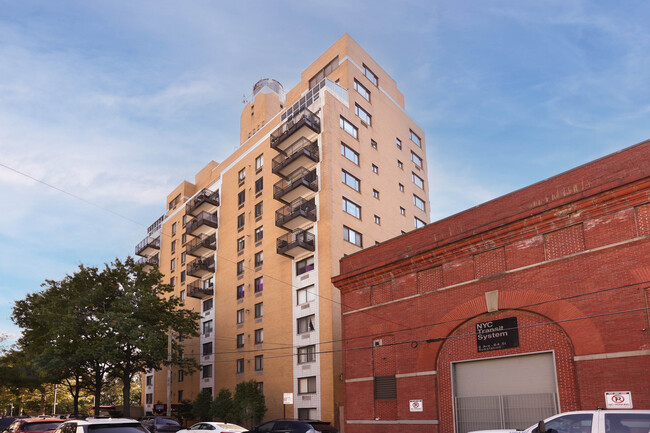 Bay Royal Towers in Brooklyn, NY - Building Photo - Building Photo