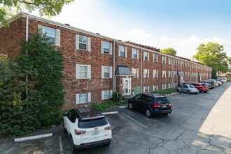 The San Jose Court Apartment Community in Louisville, KY - Foto de edificio - Building Photo