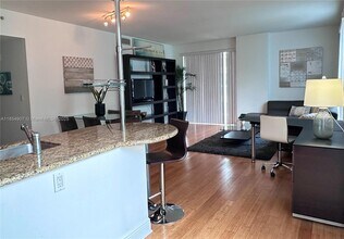 7275 SW 89th St in Miami, FL - Building Photo - Building Photo