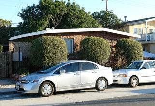 1338 W Balboa Blvd in Newport Beach, CA - Building Photo - Building Photo