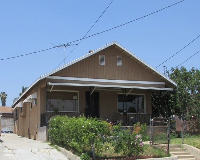 1151 Marietta St in Los Angeles, CA - Foto de edificio - Building Photo