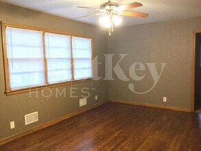8305 E 85th Terrace in Raytown, MO - Building Photo - Building Photo