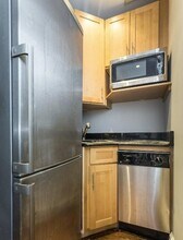 326 E 35th St in New York, NY - Building Photo - Building Photo