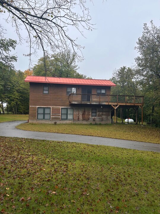 12275 62nd St NE in Spicer, MN - Foto de edificio