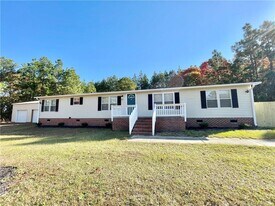 140 Gibbs Rd in Lillington, NC - Building Photo