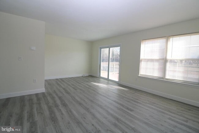 property at 14 Starboard Ct