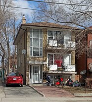 152 Portland St in Toronto, ON - Building Photo