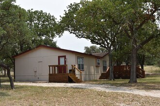 188 Sunset Ranch Rd W in Mountain Home, TX - Building Photo - Building Photo