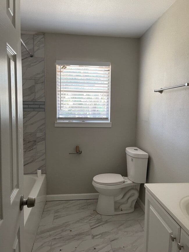 2721 Ash Park Dr in Richland Hills, TX - Foto de edificio - Building Photo