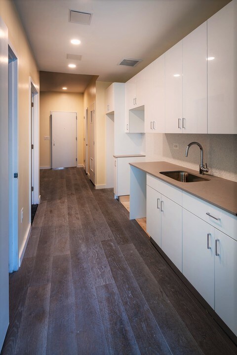 28-18 Steinway St in Queens, NY - Building Photo