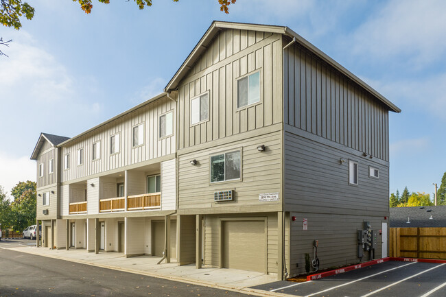 Forest Grove Townhomes in Forest Grove, OR - Foto de edificio - Building Photo