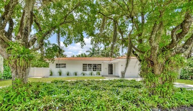 10610 NE 11th Ct in Miami Shores, FL - Building Photo - Building Photo