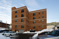 411 Main St in Stoneham, MA - Foto de edificio - Building Photo