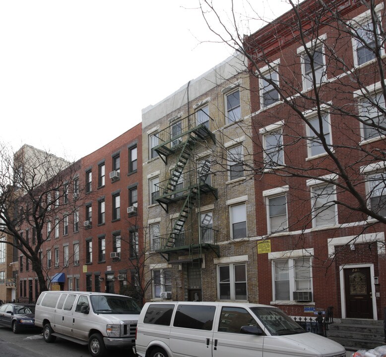 210 Huron St in Brooklyn, NY - Building Photo