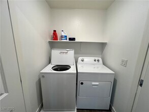 12743 Epperly St in Las Vegas, NV - Foto de edificio - Building Photo