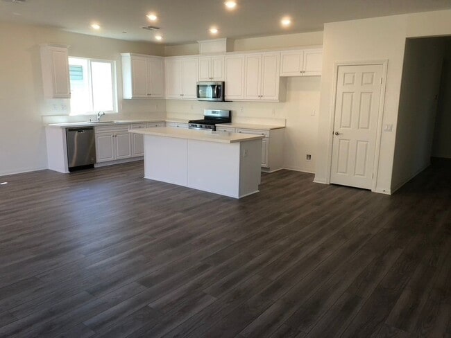 19806 Barnfield Pl in Riverside, CA - Building Photo - Building Photo