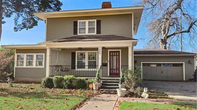 property at 609 N Ash St