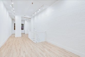 120-122 W 25th St in New York, NY - Foto de edificio - Interior Photo