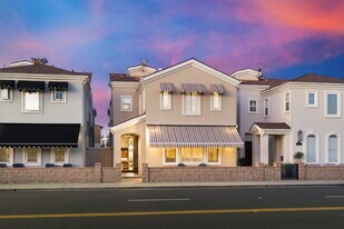 208 E Balboa Blvd in Newport Beach, CA - Building Photo