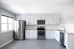 Meridian Apartments in Norfolk, VA - Building Photo