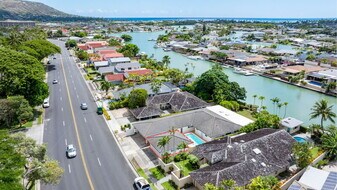 6741 Hawaii Kai Dr in Honolulu, HI - Building Photo