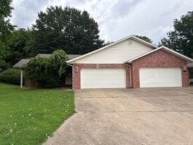 750 Abbie Ct in Jackson, MO - Building Photo
