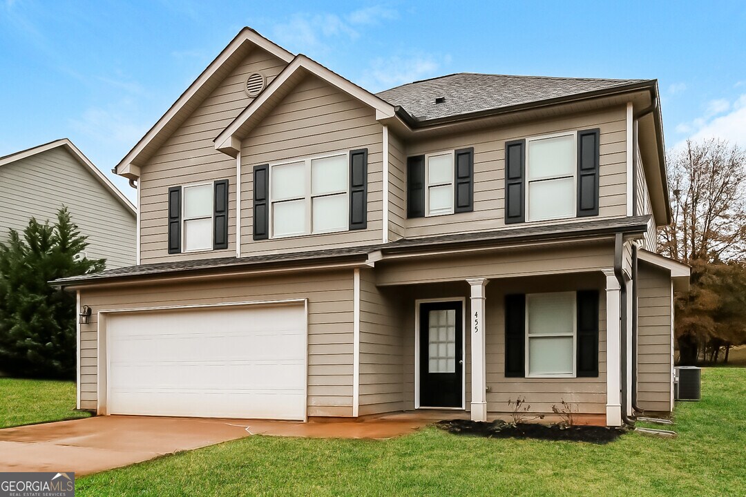 455 McGiboney Ln in Covington, GA - Foto de edificio