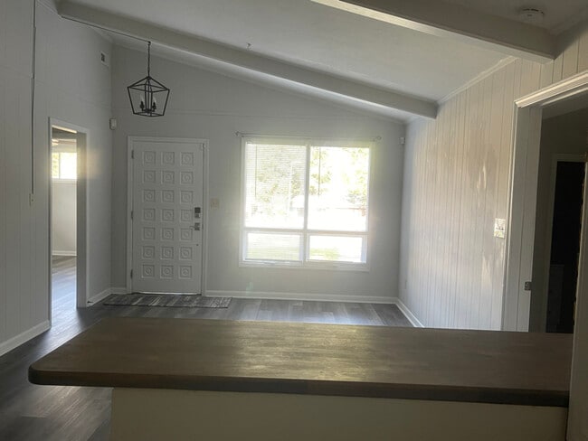 1085 W Shore Dr in Lancaster, SC - Building Photo - Building Photo