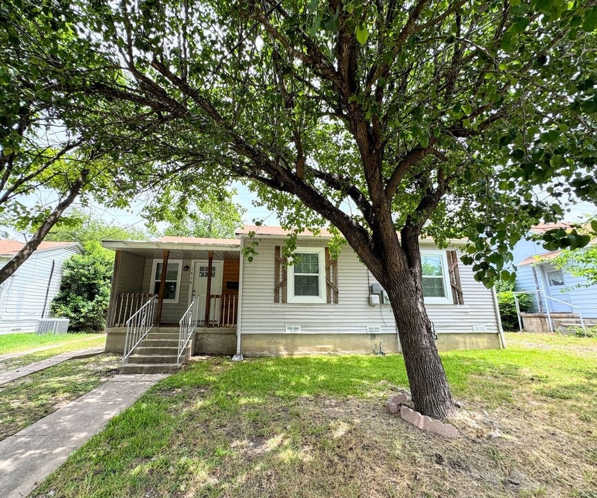 1410 E Barton Ave in Temple, TX - Building Photo