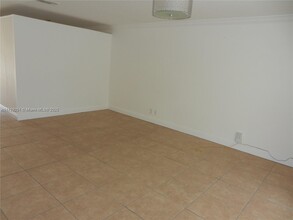 9948 NW 10th St in Pembroke Pines, FL - Building Photo - Building Photo