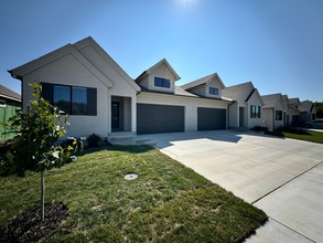 1420 SW Winthrop Dr in Lee's Summit, MO - Foto de edificio - Building Photo