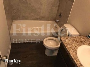 6630 Blimp Base Blvd in Hitchcock, TX - Building Photo - Building Photo