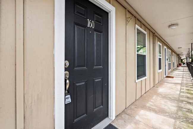 3224 Timmons Ln in Houston, TX - Building Photo - Building Photo
