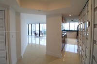 20185 E Country Club Dr in Miami, FL - Building Photo - Building Photo