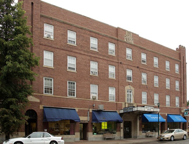 River Inn in Fergus Falls, MN - Building Photo - Building Photo