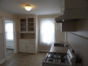 93 Lower Notch Rd in Little Falls, NJ - Foto de edificio - Building Photo