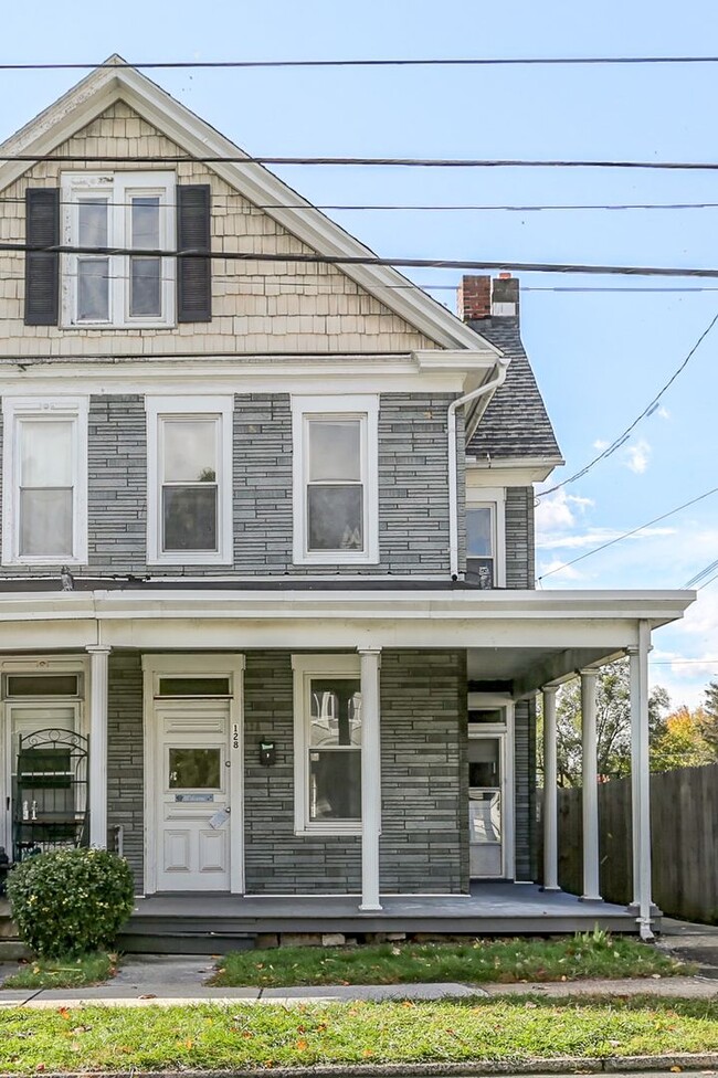 128 S 18th St in Camp Hill, PA - Building Photo - Building Photo