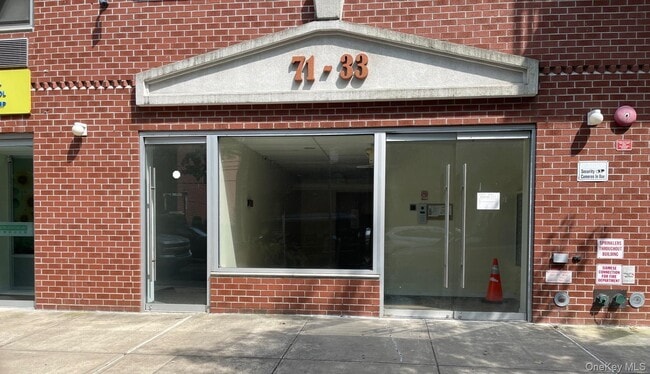 71-33 162nd St in Queens, NY - Foto de edificio - Building Photo